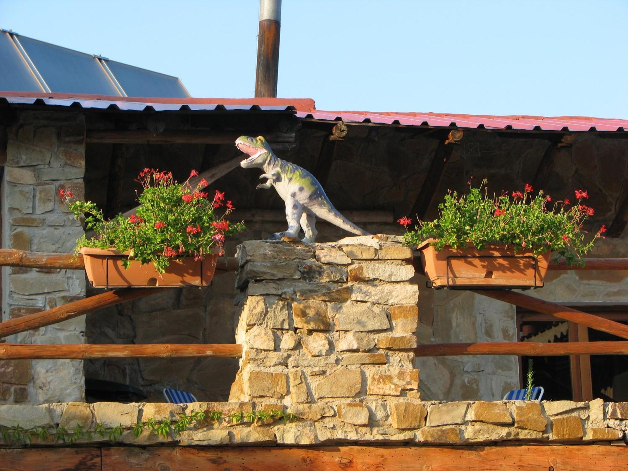 Camping Casa Fausto Cerca De Dinopolis Formiche Alto 外观 照片