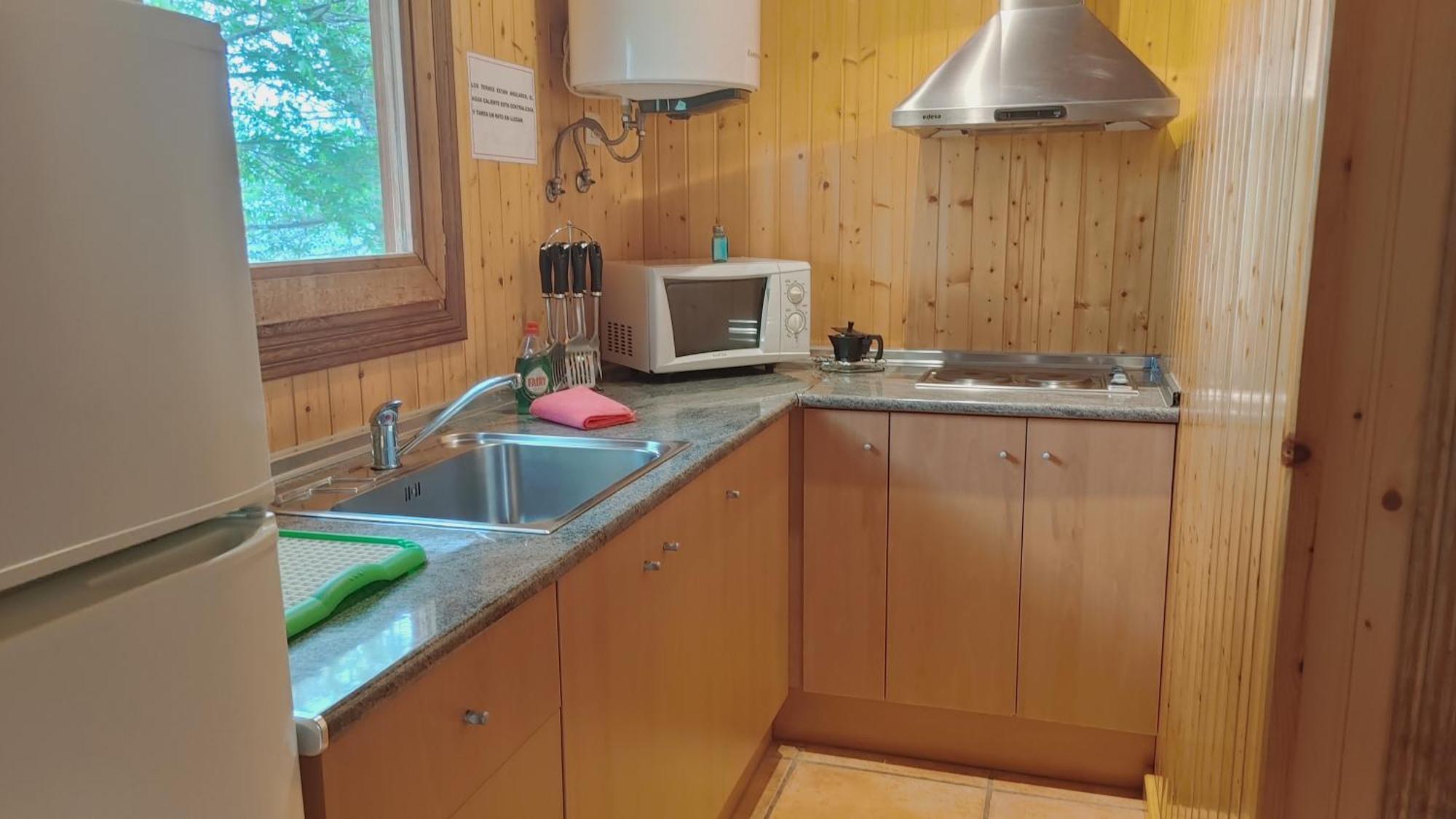 Camping Casa Fausto Cerca De Dinopolis Formiche Alto 外观 照片