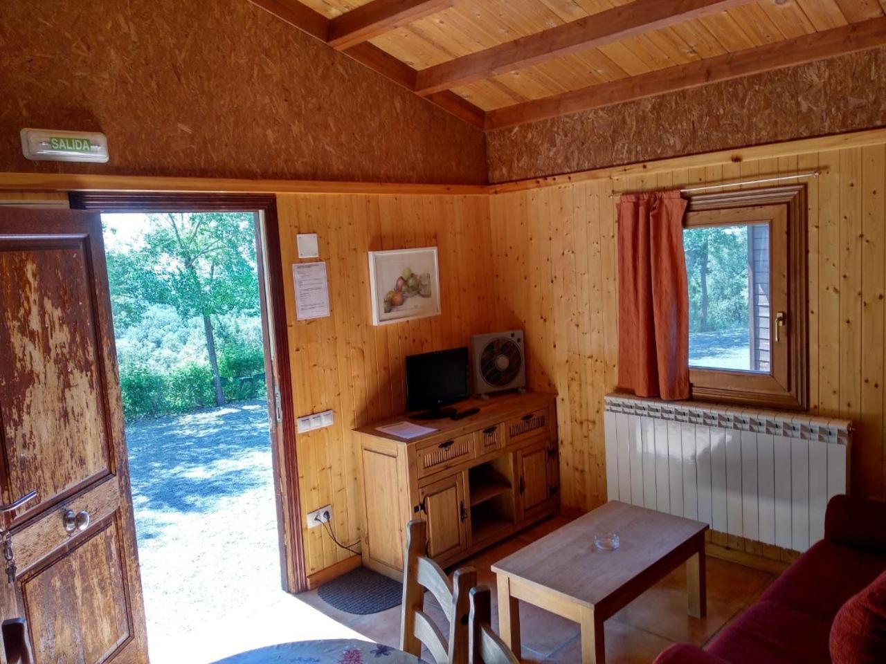 Camping Casa Fausto Cerca De Dinopolis Formiche Alto 外观 照片