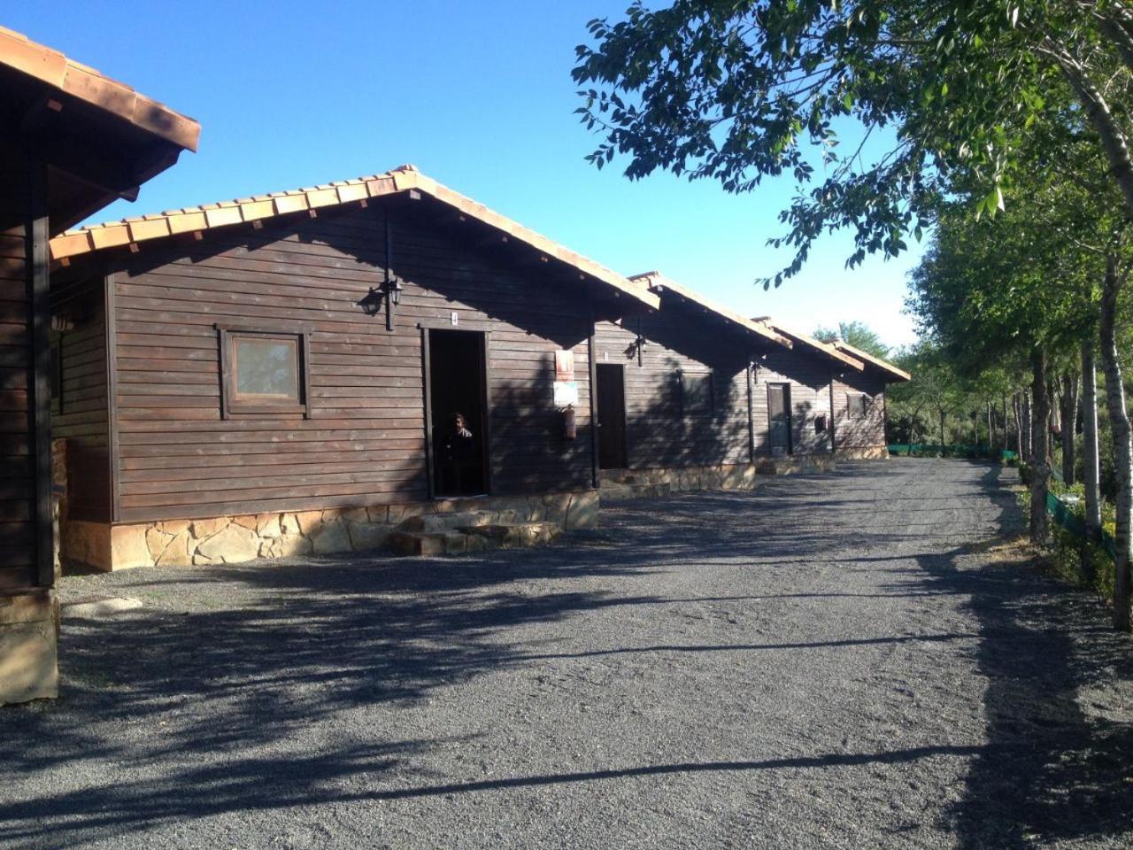 Camping Casa Fausto Cerca De Dinopolis Formiche Alto 外观 照片