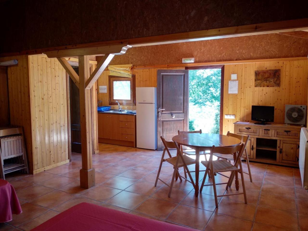 Camping Casa Fausto Cerca De Dinopolis Formiche Alto 外观 照片